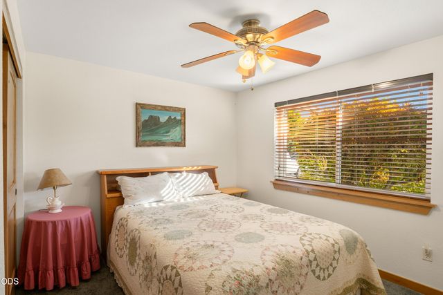 2023 NW 22nd Street, Redmond, OR 97756