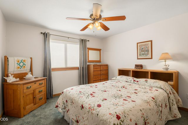 2023 NW 22nd Street, Redmond, OR 97756
