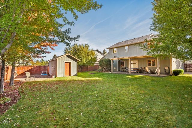 2023 NW 22nd Street, Redmond, OR 97756