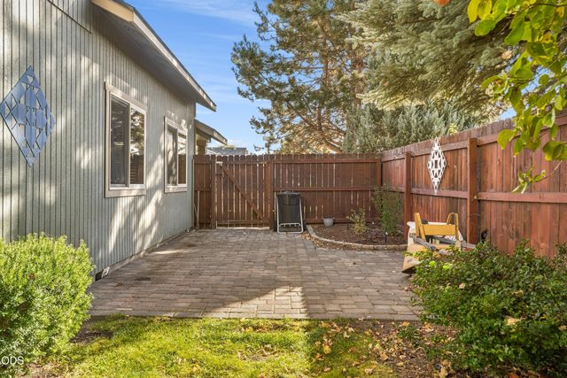 2023 NW 22nd Street, Redmond, OR 97756