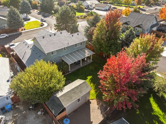 2023 NW 22nd Street, Redmond, OR 97756