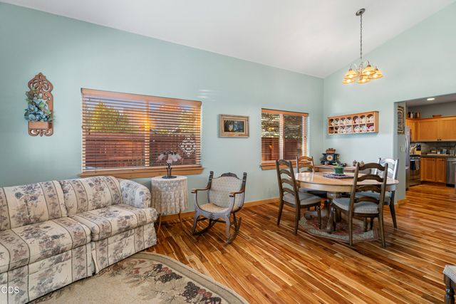 2023 NW 22nd Street, Redmond, OR 97756