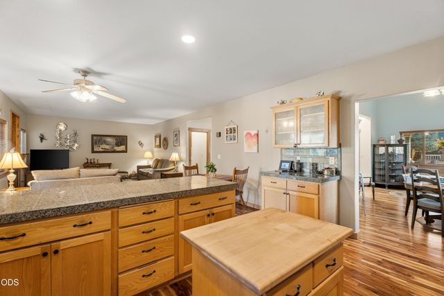 2023 NW 22nd Street, Redmond, OR 97756