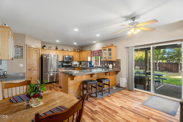 2023 NW 22nd Street, Redmond, OR 97756