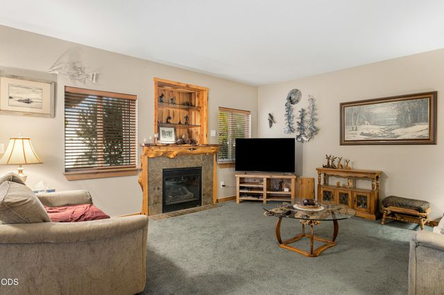 2023 NW 22nd Street, Redmond, OR 97756