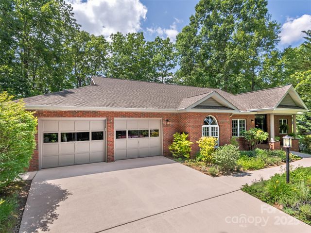 306 Croydon Drive, Hendersonville, NC 28791