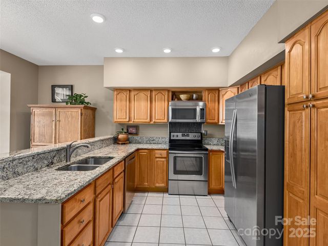 306 Croydon Drive, Hendersonville, NC 28791
