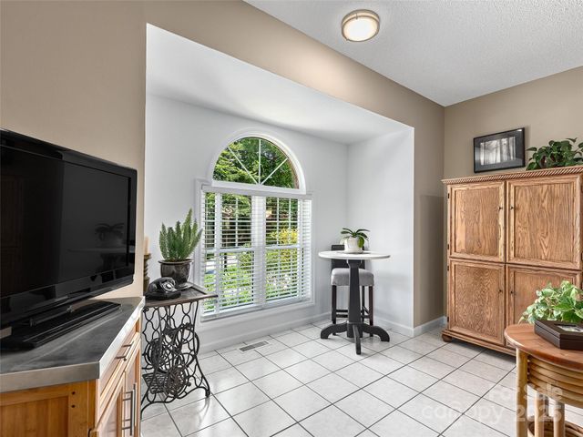 306 Croydon Drive, Hendersonville, NC 28791