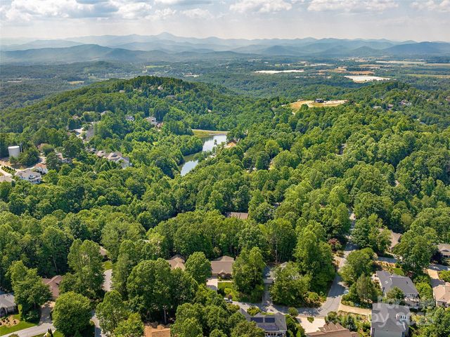 306 Croydon Drive, Hendersonville, NC 28791