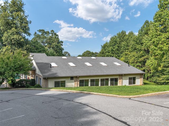 306 Croydon Drive, Hendersonville, NC 28791