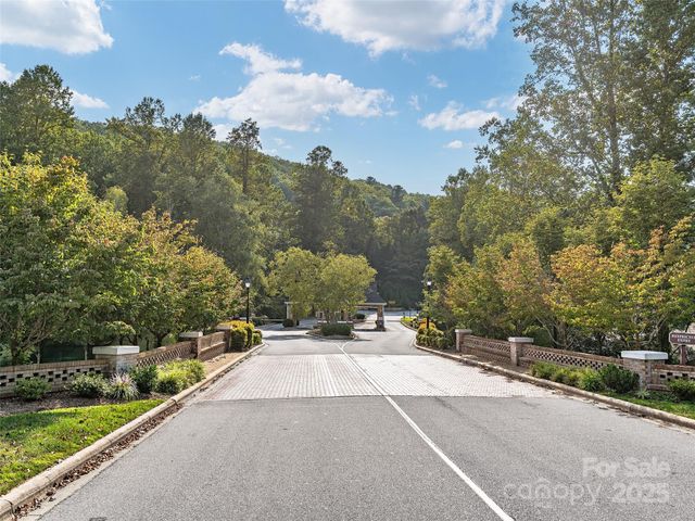 306 Croydon Drive, Hendersonville, NC 28791