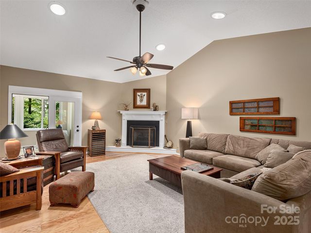 306 Croydon Drive, Hendersonville, NC 28791