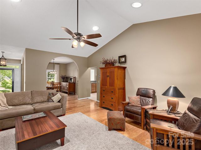 306 Croydon Drive, Hendersonville, NC 28791
