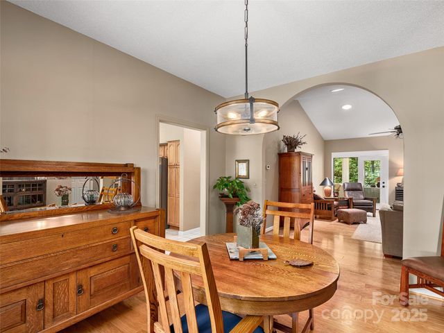 306 Croydon Drive, Hendersonville, NC 28791