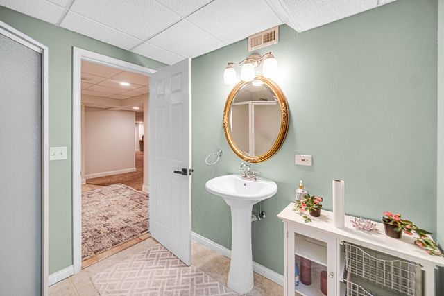 8709 Shade Tree Circle, Lakewood, IL 60014