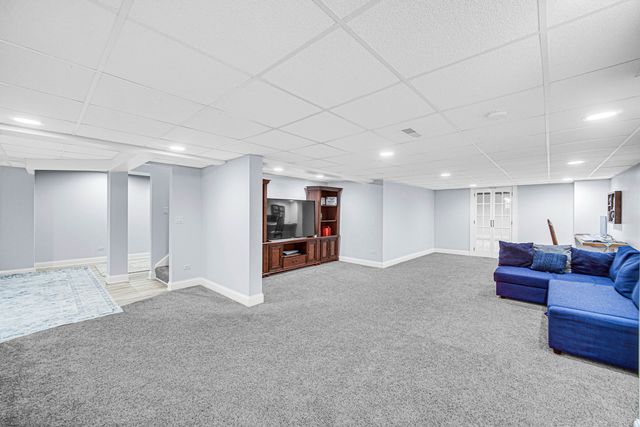 8709 Shade Tree Circle, Lakewood, IL 60014