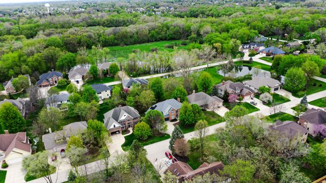 8709 Shade Tree Circle, Lakewood, IL 60014