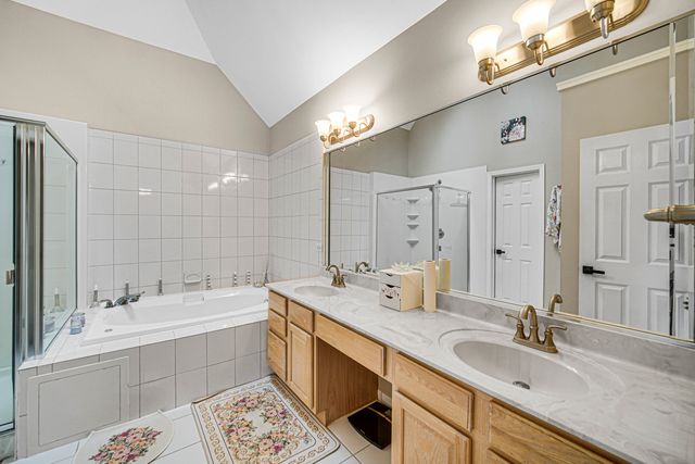 8709 Shade Tree Circle, Lakewood, IL 60014
