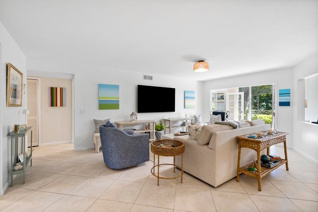 5172 SE Club Way 108, Stuart, FL 34997