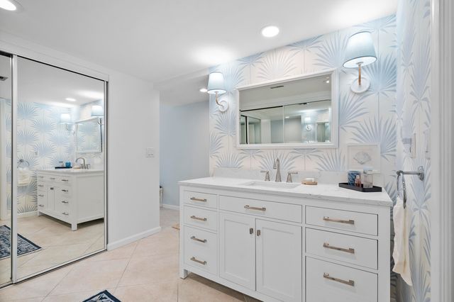 5172 SE Club Way 108, Stuart, FL 34997