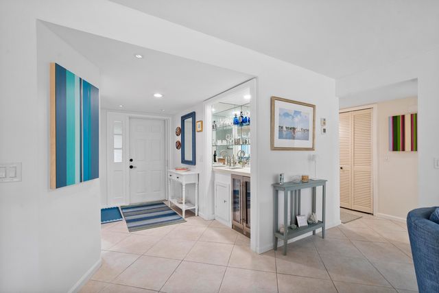 5172 SE Club Way 108, Stuart, FL 34997