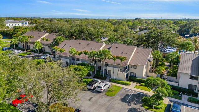 5172 SE Club Way 108, Stuart, FL 34997