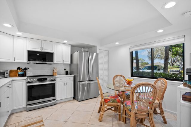 5172 SE Club Way 108, Stuart, FL 34997