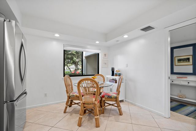 5172 SE Club Way 108, Stuart, FL 34997