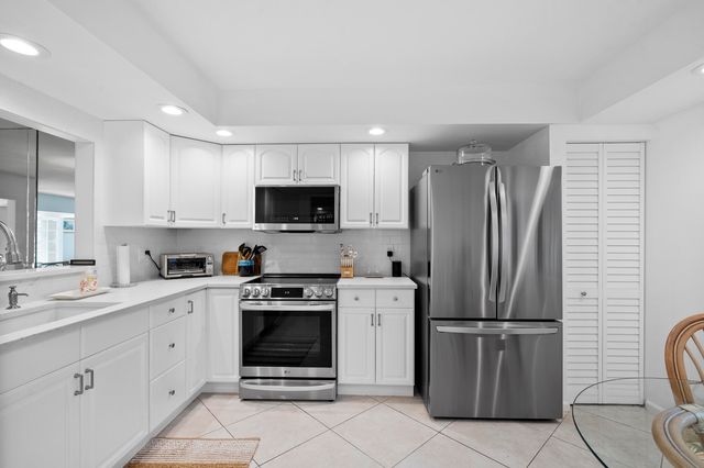 5172 SE Club Way 108, Stuart, FL 34997