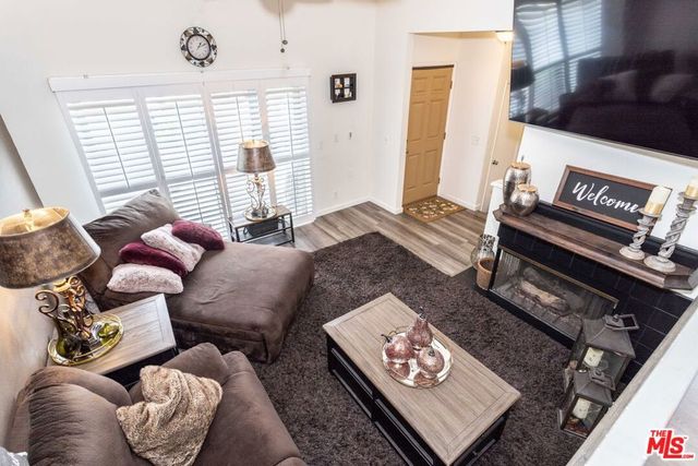 17955 River Circle 1, Canyon Country, CA 91387