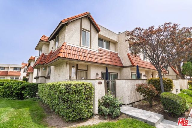 17955 River Circle 1, Canyon Country, CA 91387