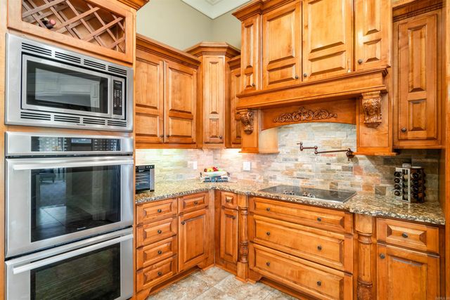 15 Lejos Lane, Hot Springs Village, AR 71909