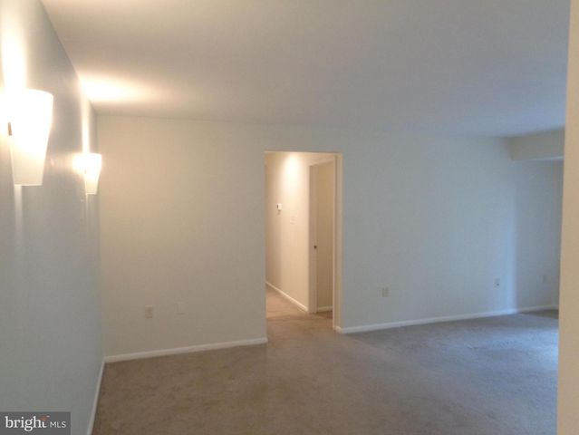 1954 KENNEDY DR #104, Mclean, VA 22102