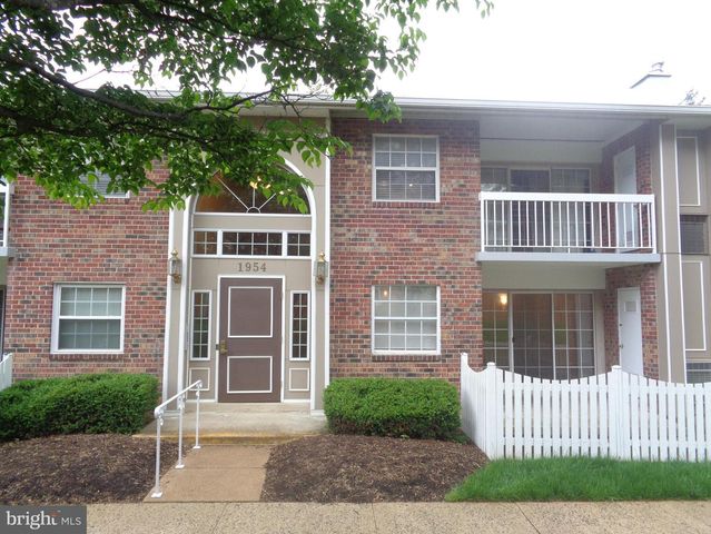 1954 KENNEDY DR #104, Mclean, VA 22102