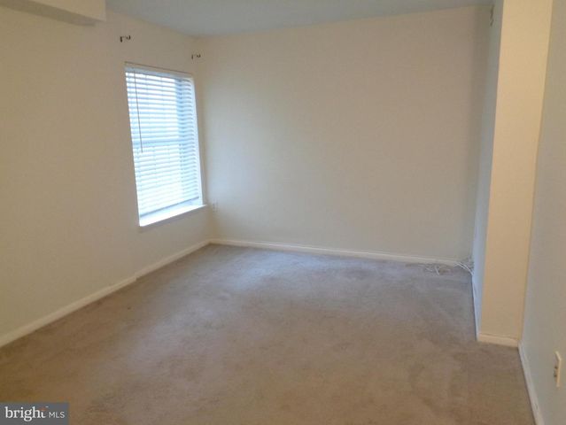 1954 KENNEDY DR #104, Mclean, VA 22102