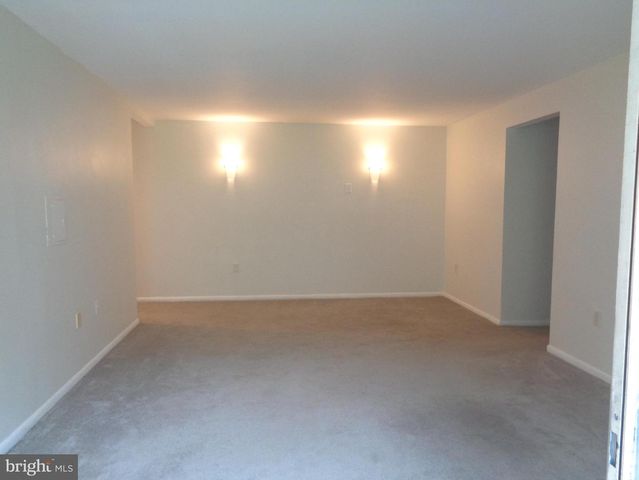 1954 KENNEDY DR #104, Mclean, VA 22102