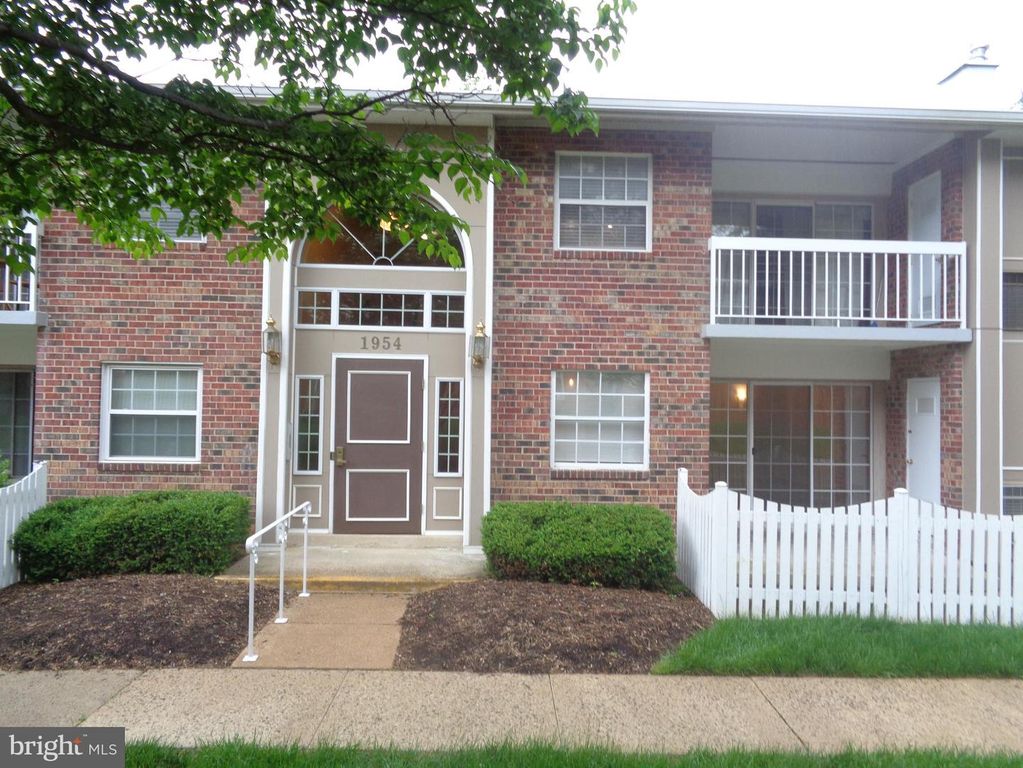 1954 KENNEDY DR #104, Mclean, VA 22102