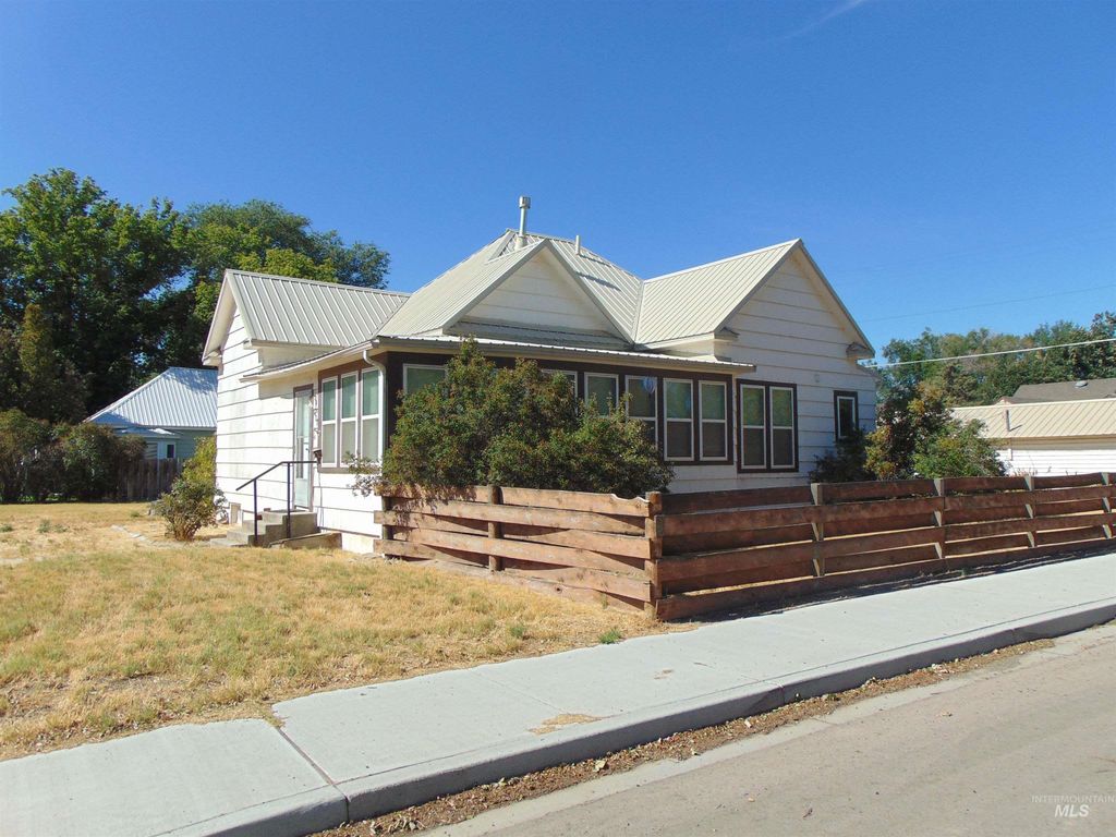 407 Smith Street, Vale, OR 97918