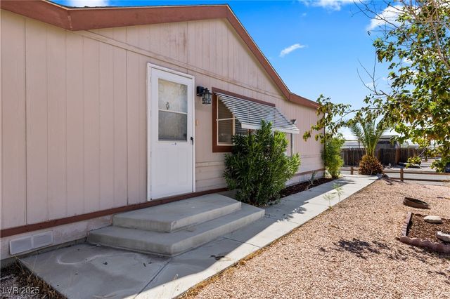 516 White Domes Drive, Overton, NV 89040