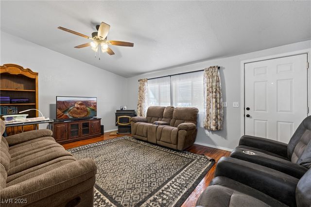 516 White Domes Drive, Overton, NV 89040