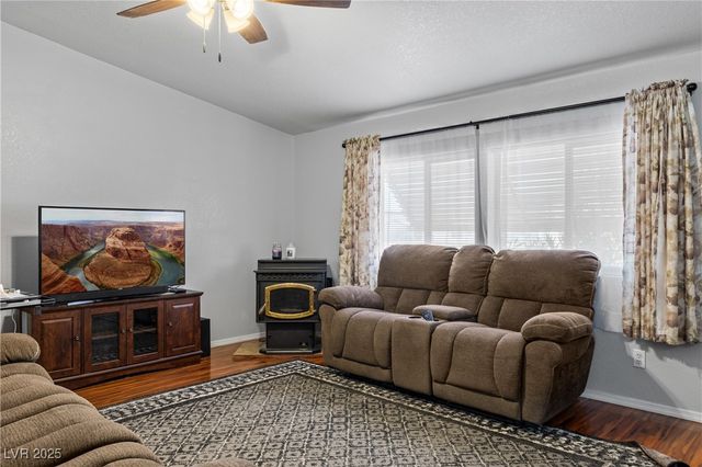 516 White Domes Drive, Overton, NV 89040