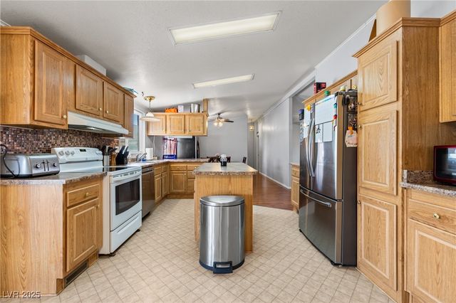 516 White Domes Drive, Overton, NV 89040