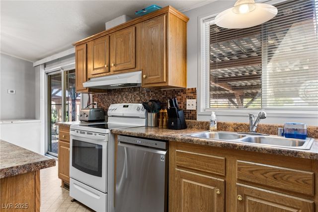 516 White Domes Drive, Overton, NV 89040