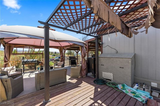 516 White Domes Drive, Overton, NV 89040