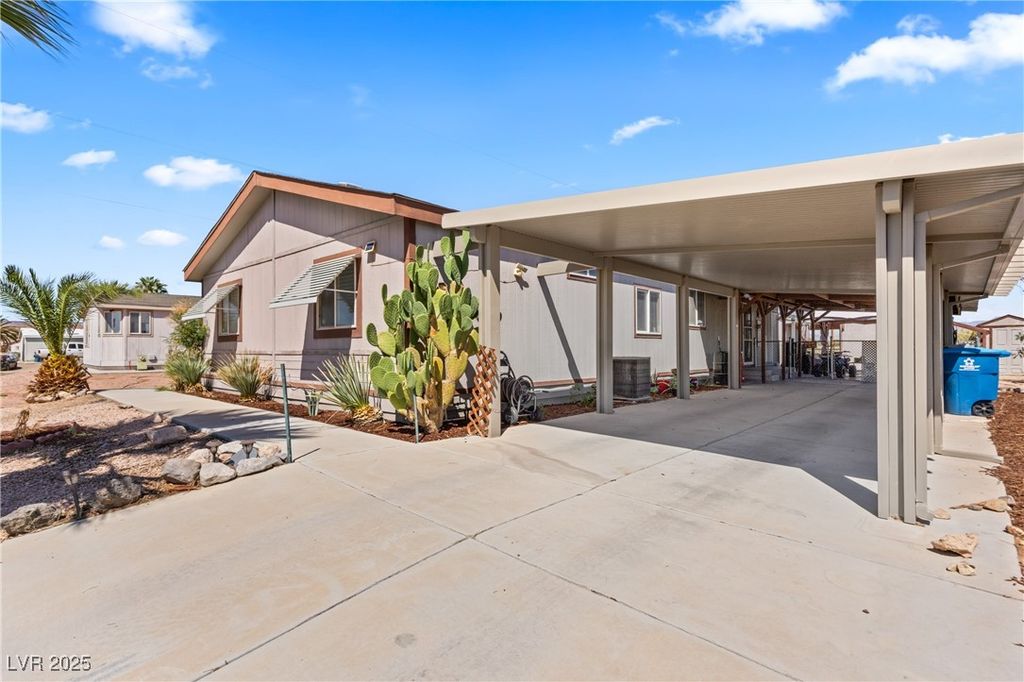 516 White Domes Drive, Overton, NV 89040