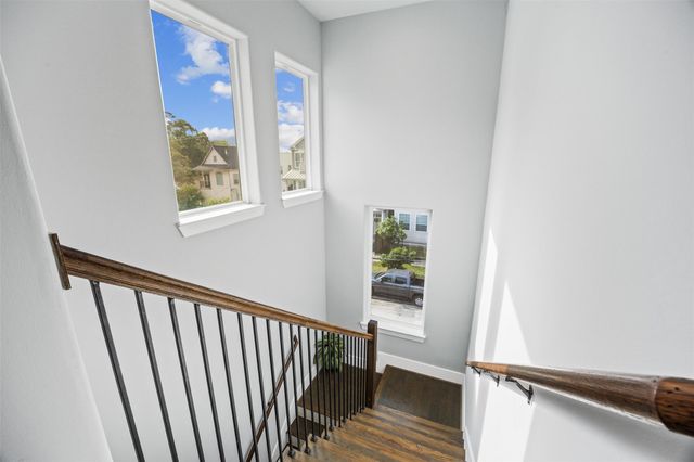 1565 W 22nd Street, Houston, TX 77008