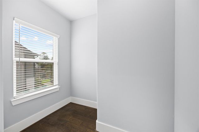 1565 W 22nd Street, Houston, TX 77008