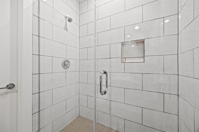 1565 W 22nd Street, Houston, TX 77008