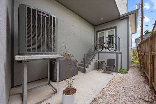 1565 W 22nd Street, Houston, TX 77008