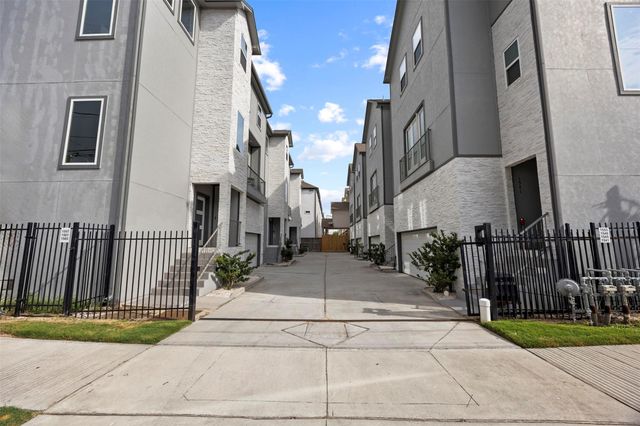 1565 W 22nd Street, Houston, TX 77008